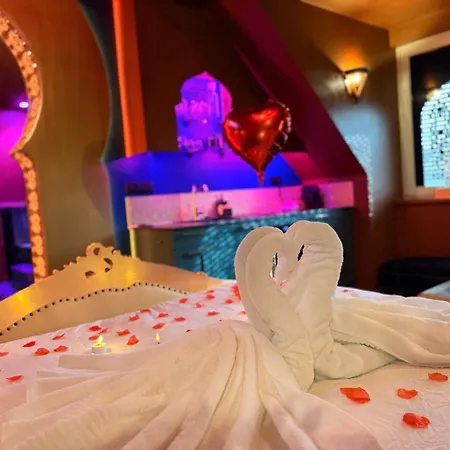 Апартаменты Palais Des 1001 Nuits Avec Jacuzzi Privatif *